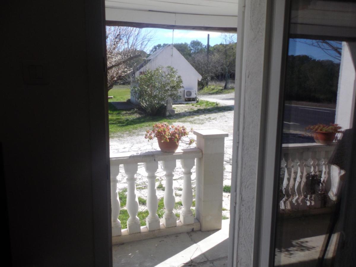 Auberge Des Garrigues Nîmes Zewnętrze zdjęcie