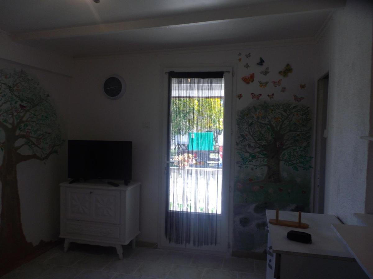 Auberge Des Garrigues Nîmes Zewnętrze zdjęcie