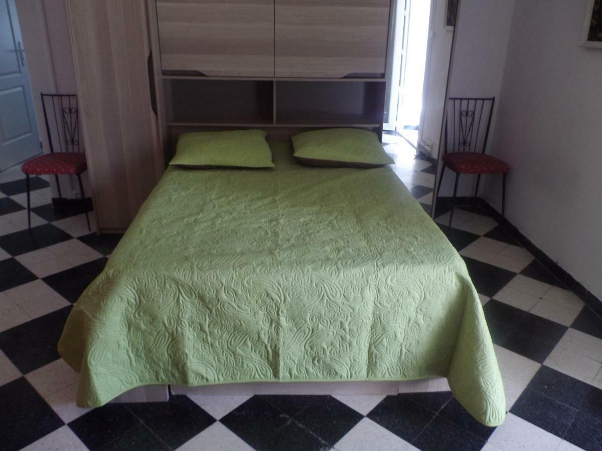 Auberge Des Garrigues Nîmes Zewnętrze zdjęcie