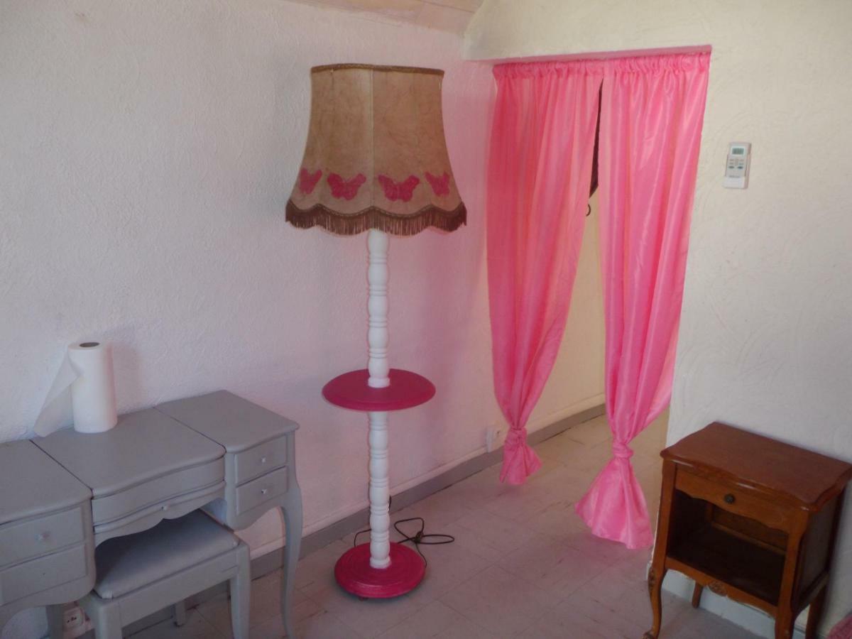 Auberge Des Garrigues Nîmes Zewnętrze zdjęcie