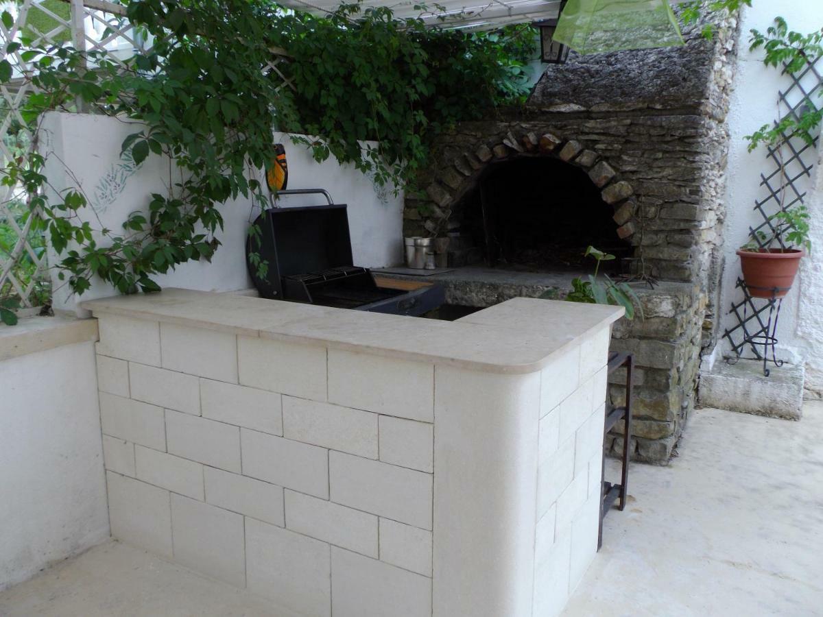 Auberge Des Garrigues Nîmes Zewnętrze zdjęcie